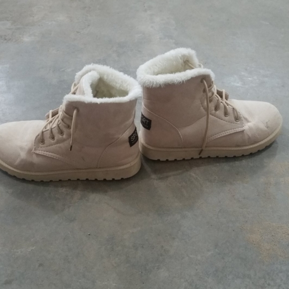 boots - Picture 3 of 4